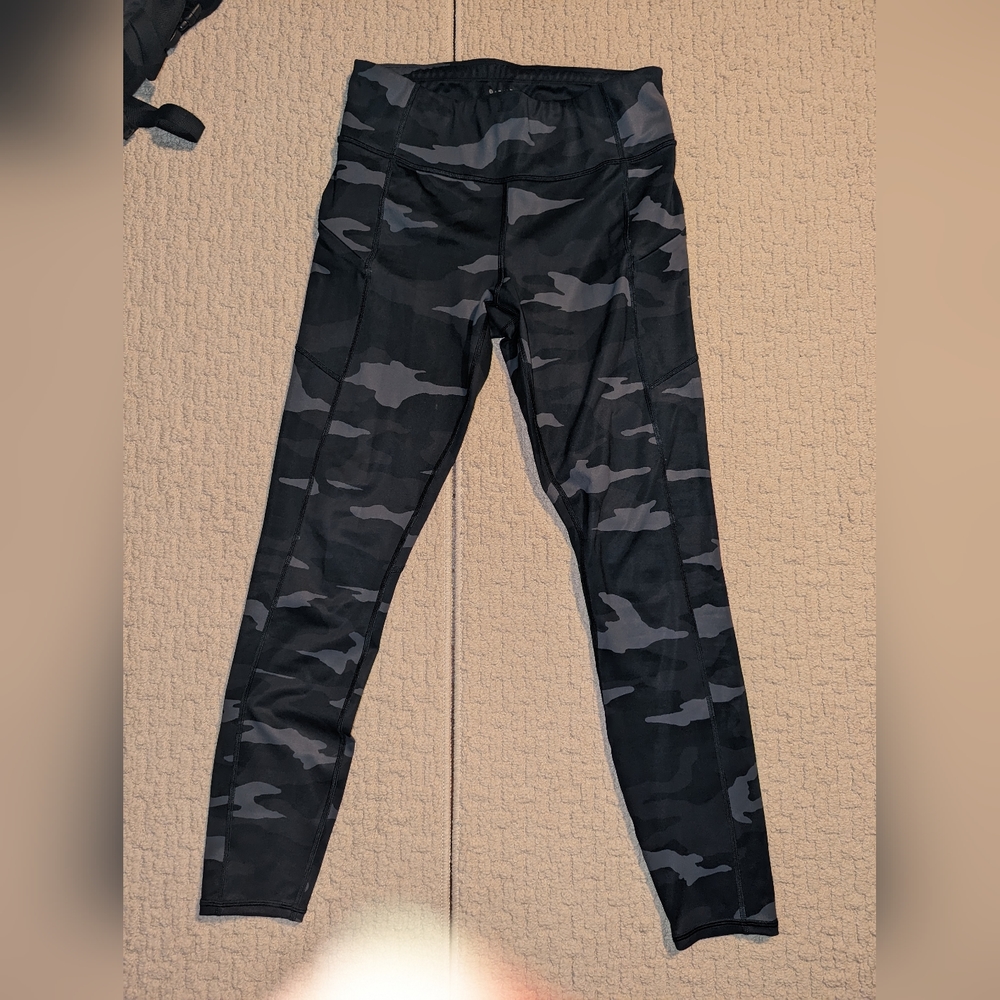 Athleta camo contender 7/8 tight